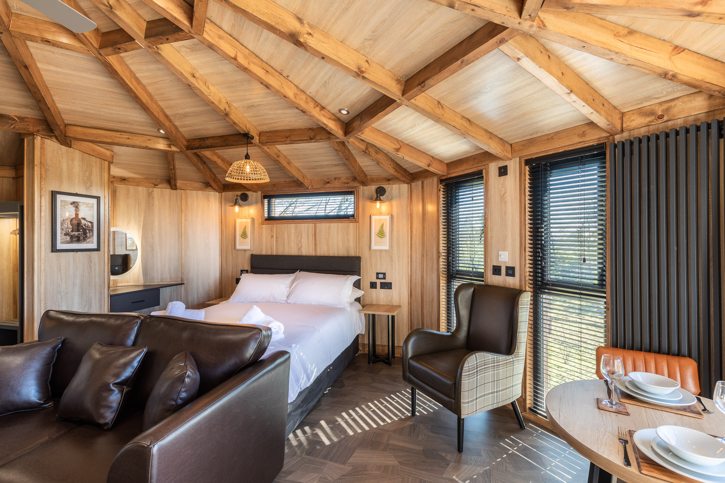 treehouse. vaulted ceiling with beams, studio style holiday let in peak district