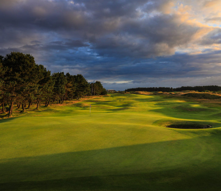 picture of the 16th hole at Dundonald links